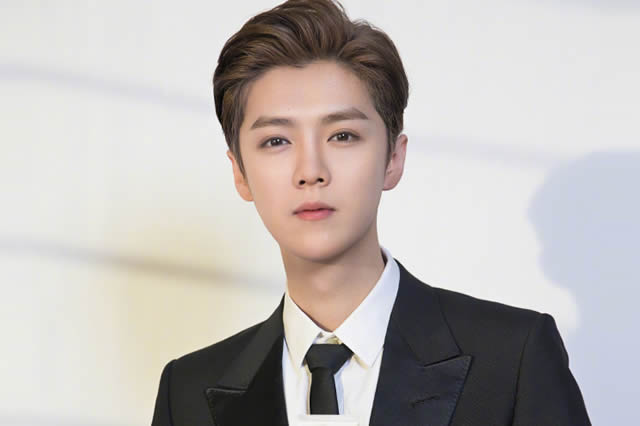 買假工服、立騎手人設(shè)誰在擺拍“虛假外賣員金年會(huì)金字招牌”？